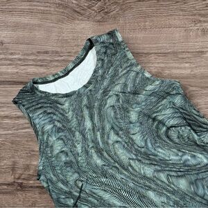 Lululemon Women Dimensional Icing Blue High Neck Split Hem Run‎ Tank Top